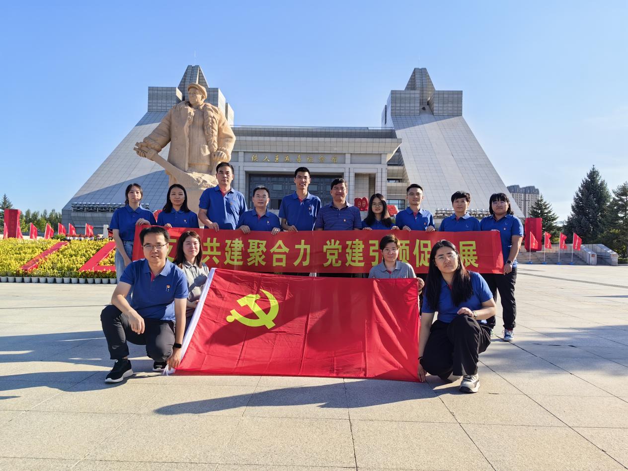 動物用生物制品國家工程研究中心、哈獸研禽免疫抑制病創(chuàng)新團隊、福建圣農(nóng)集團圣澤生物及福建圣農(nóng)集團技術(shù)中心黨支部共建活動